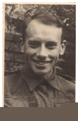 Légende : " A mon arrivée au Battle School (NW) environ un mois après mon arrivée à Greenock, venant de Gibraltar, juillet 1944, deux ans après mon départ de Perwez.