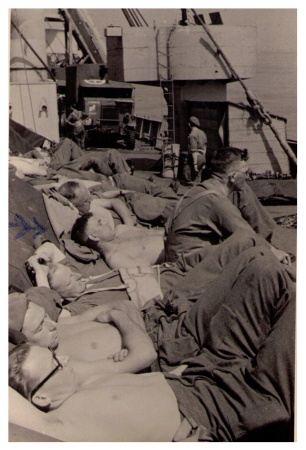 Sur le Liberty Ship, entre Tilbury et les plages de Normandie, quelques heures avant le débarquement à Courseulles.