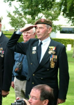 2004 lors des Commémorations du 60ème Anniversaire - Cimetière de Ranville. 