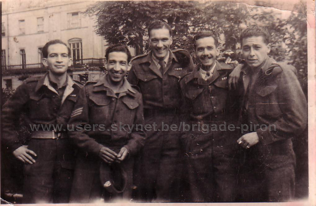 1943 - Les Belges d'Argentine . Au centre, José Espindola, à sa gauche, Panito Godoy; à sa droite, George SANJINEZ (Pérou)